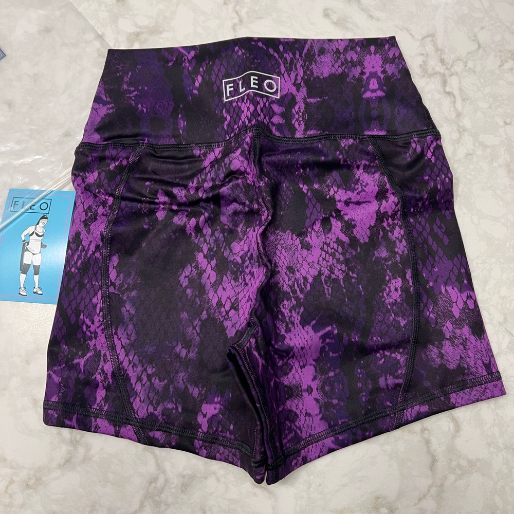 Fleo THC True High Contour snakeskin print, small NOT NEW but in great condition